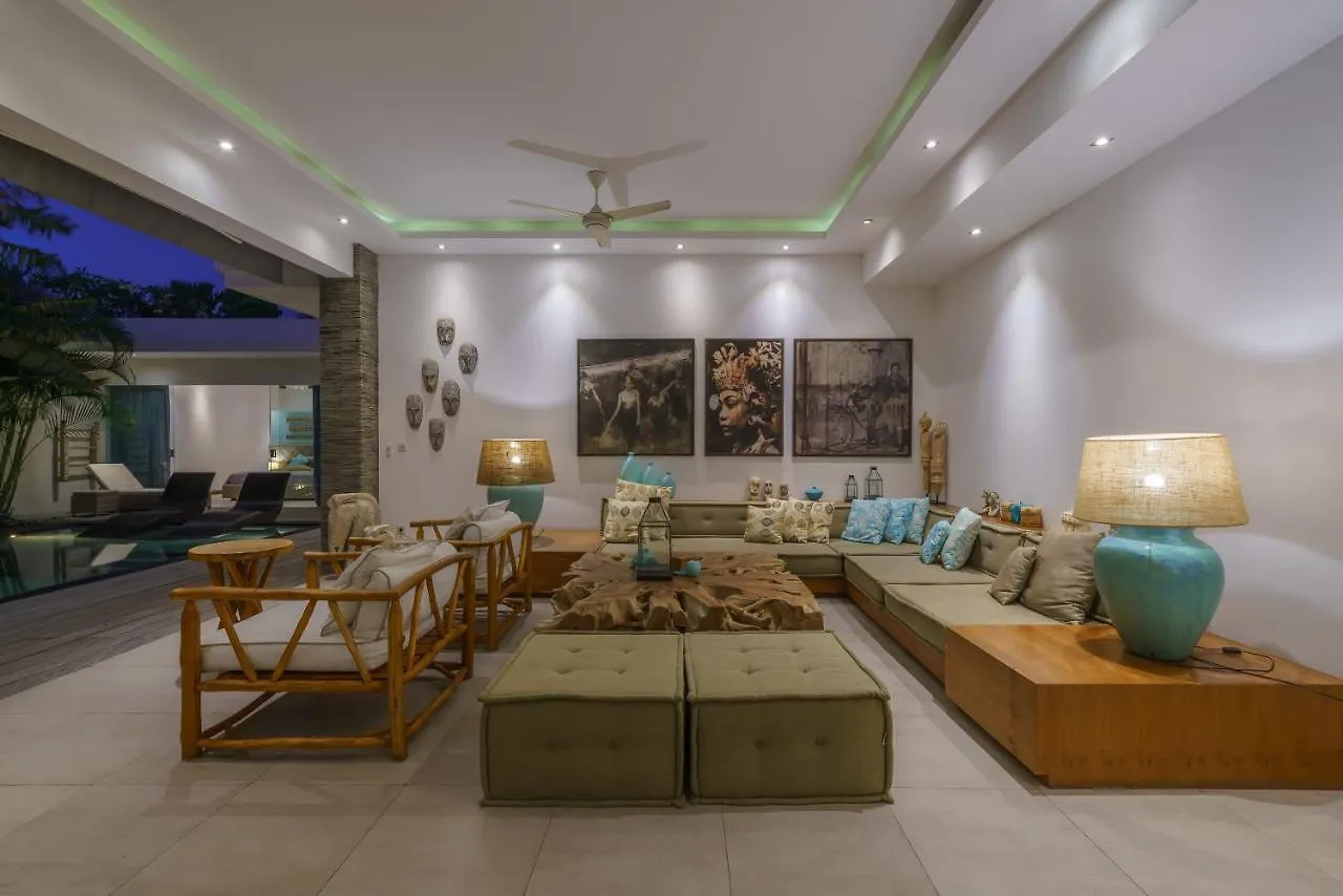 Villa Cuatro : Amazing 3Br Villa In Seminyak - Perfect Location Индонезия