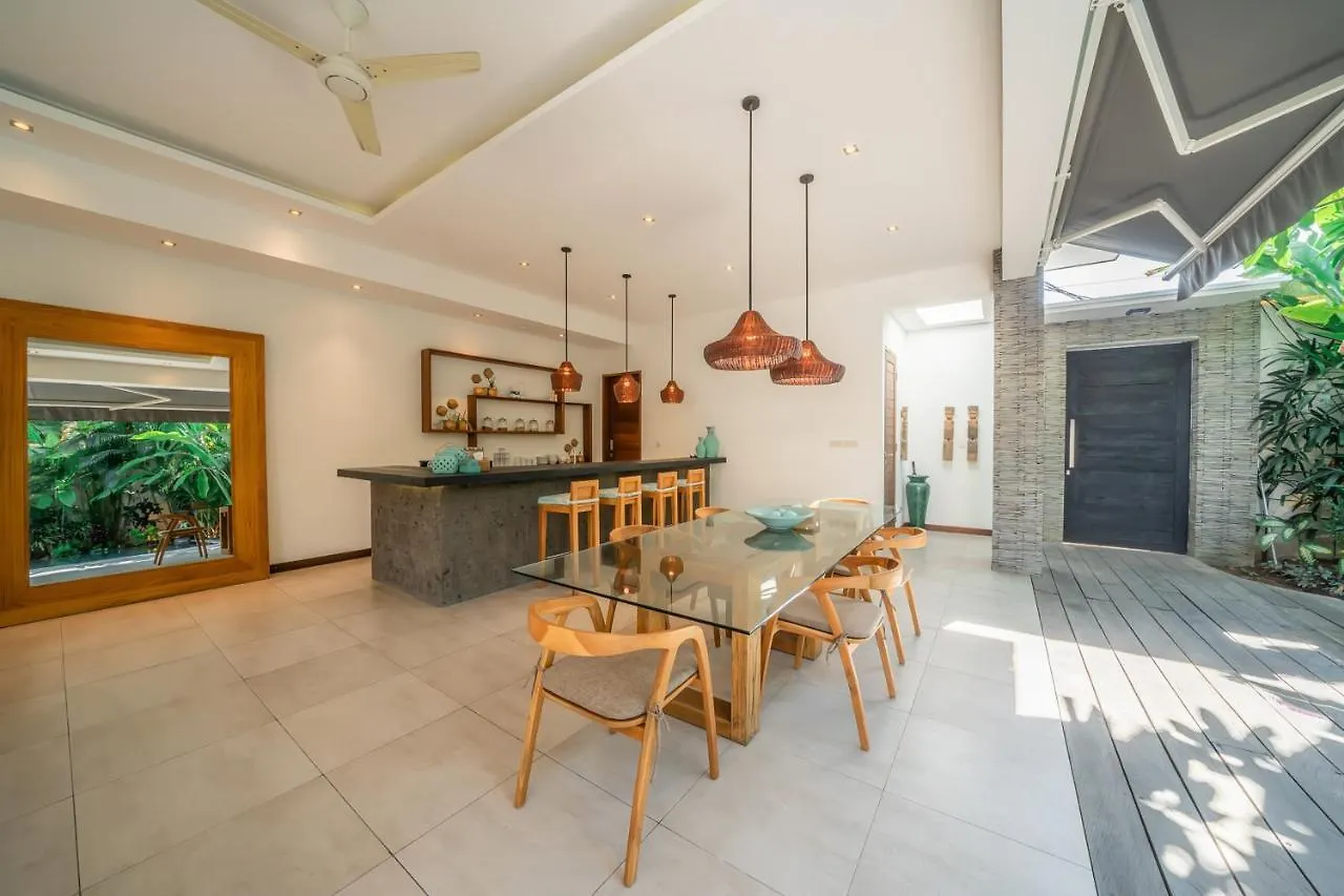 Villa Cuatro : Amazing 3Br Villa In Seminyak - Perfect Location