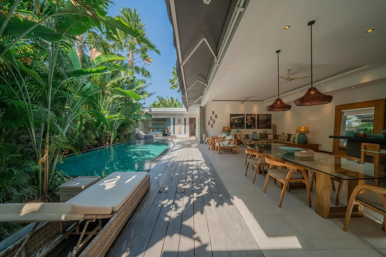 Villa Cuatro : Amazing 3Br Villa In Seminyak - Perfect Location