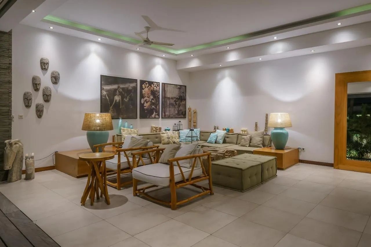 Villa Cuatro : Amazing 3Br Villa In Seminyak - Perfect Location  Семиньяк