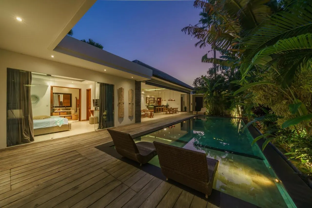 Villa Cuatro : Amazing 3Br Villa In Seminyak - Perfect Location Семиньяк