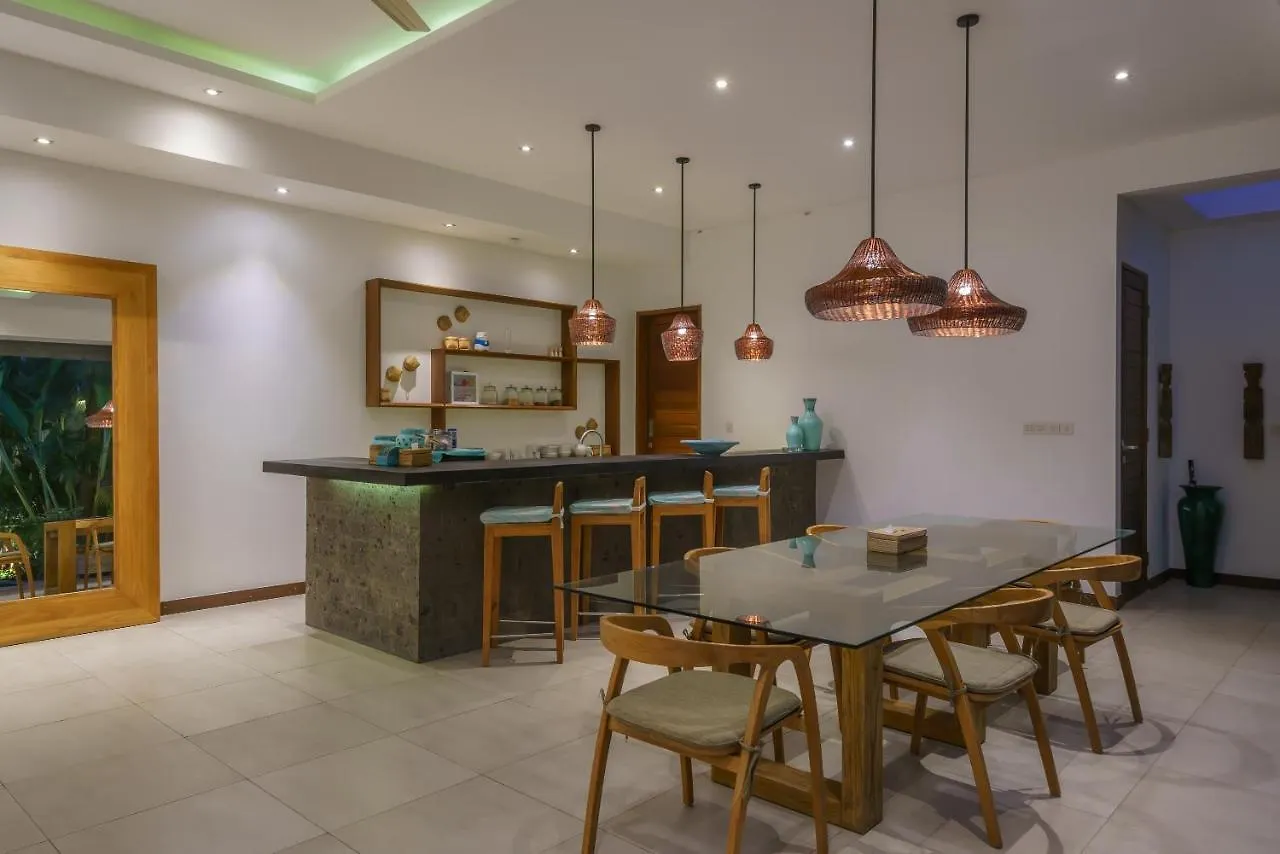 Villa Cuatro : Amazing 3Br Villa In Seminyak - Perfect Location