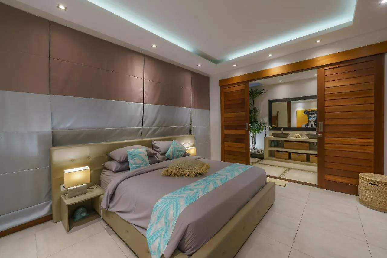 Villa Cuatro : Amazing 3Br Villa In Seminyak - Perfect Location