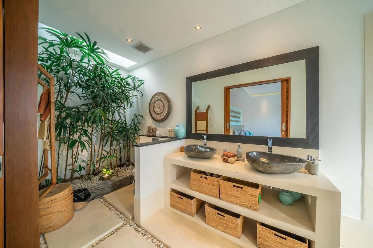 Villa Cuatro : Amazing 3Br Villa In Seminyak - Perfect Location