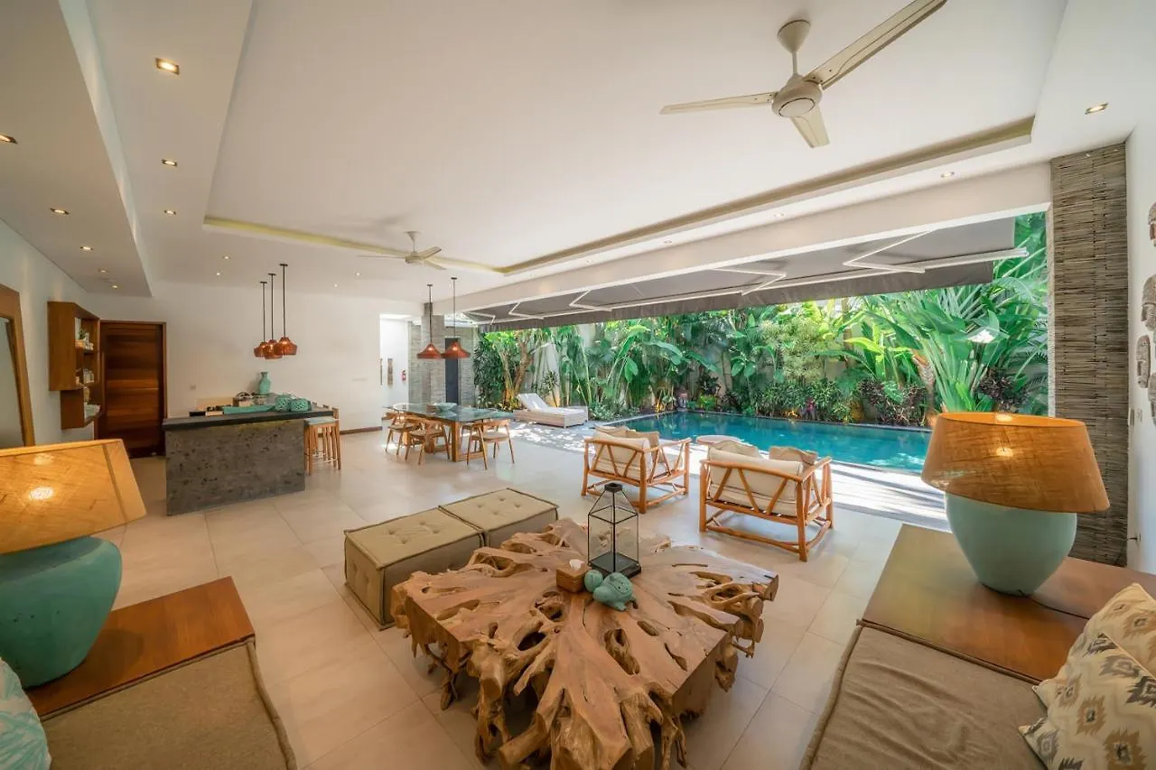 Villa Cuatro : Amazing 3Br Villa In Seminyak - Perfect Location