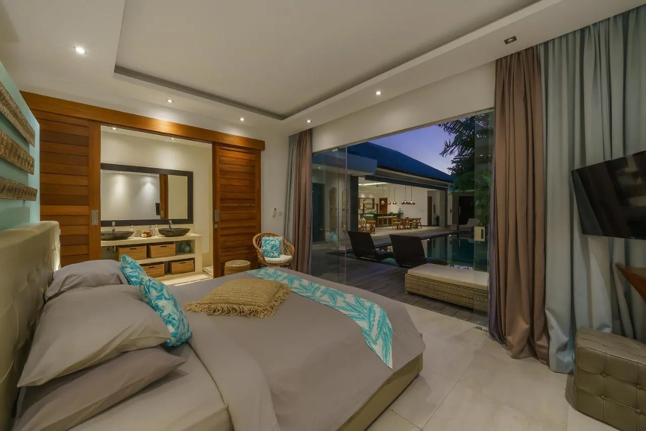 Villa Cuatro : Amazing 3Br Villa In Seminyak - Perfect Location 0*,