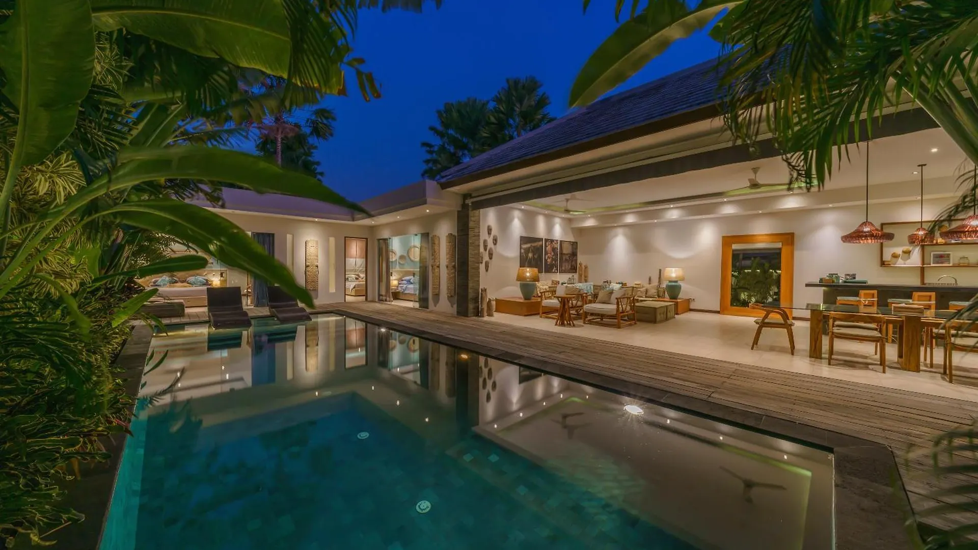 Villa Cuatro : Amazing 3Br Villa In Seminyak - Perfect Location