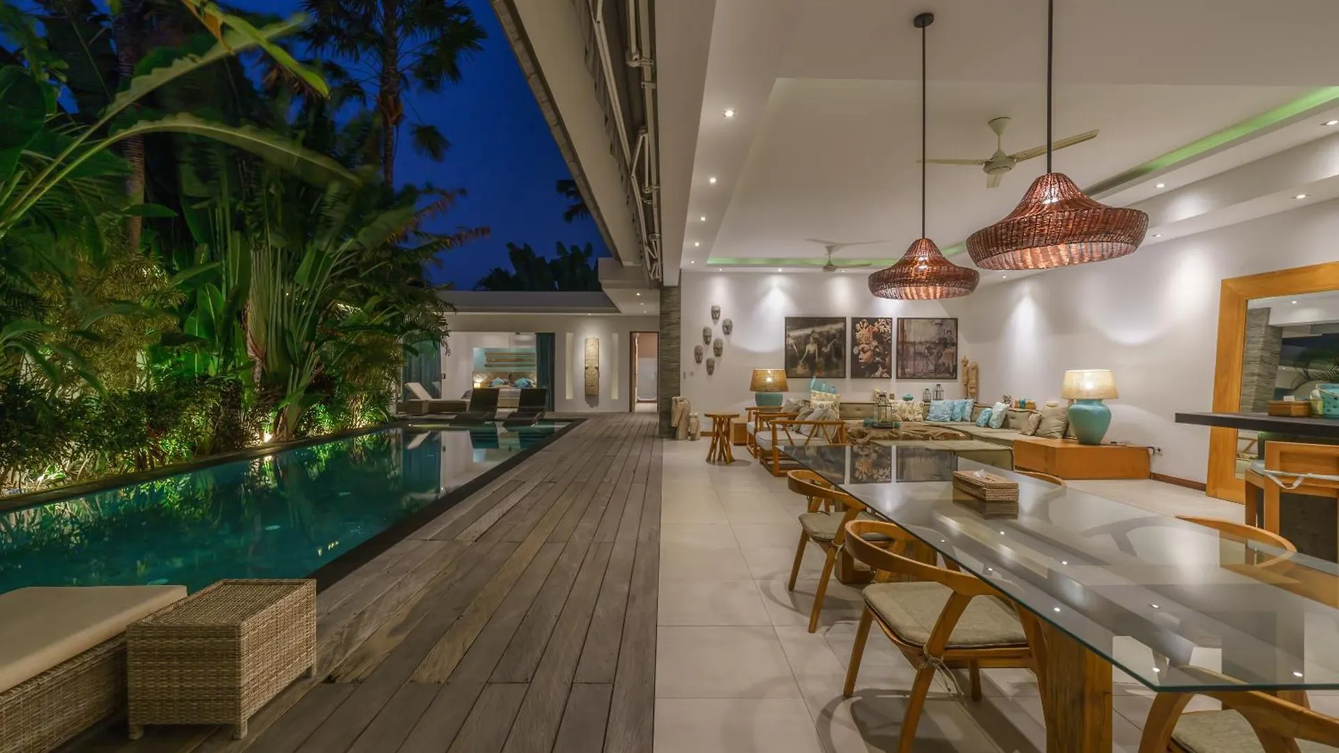 Villa Cuatro : Amazing 3Br Villa In Seminyak - Perfect Location
